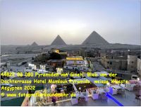 44822 08 080 Pyramiden von Gizeh, Blick von der Dachterrasse Hotel Mamlouk Pyramids, weisse Wueste, Aegypten 2022.JPG